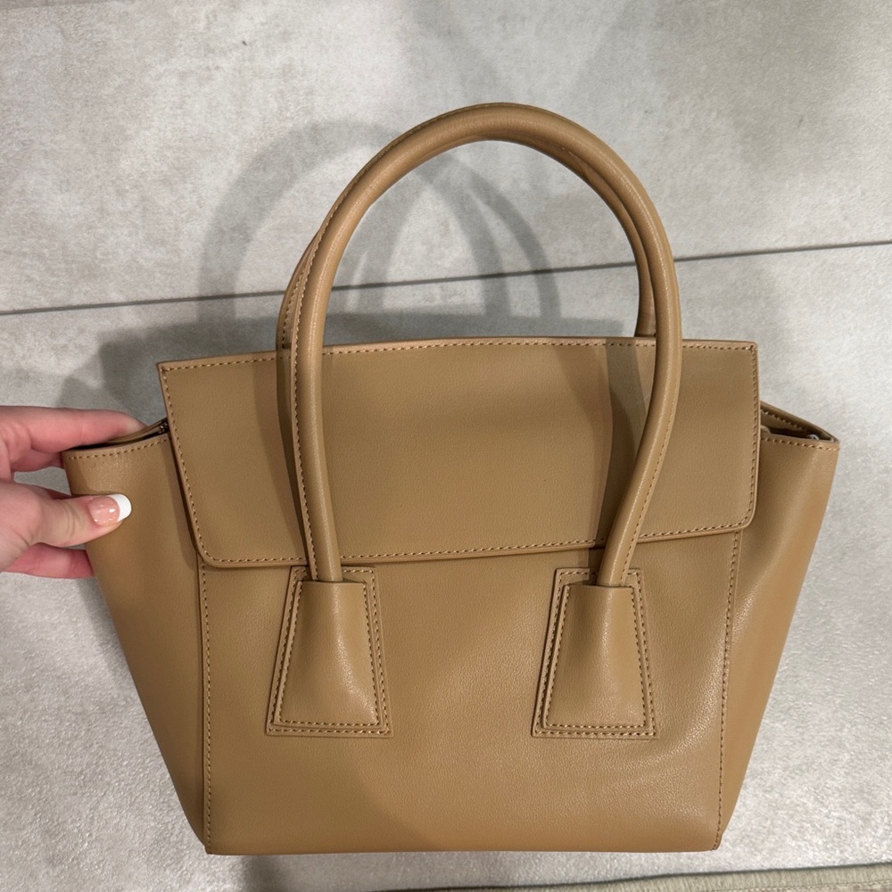 Elegant Tan Handbag